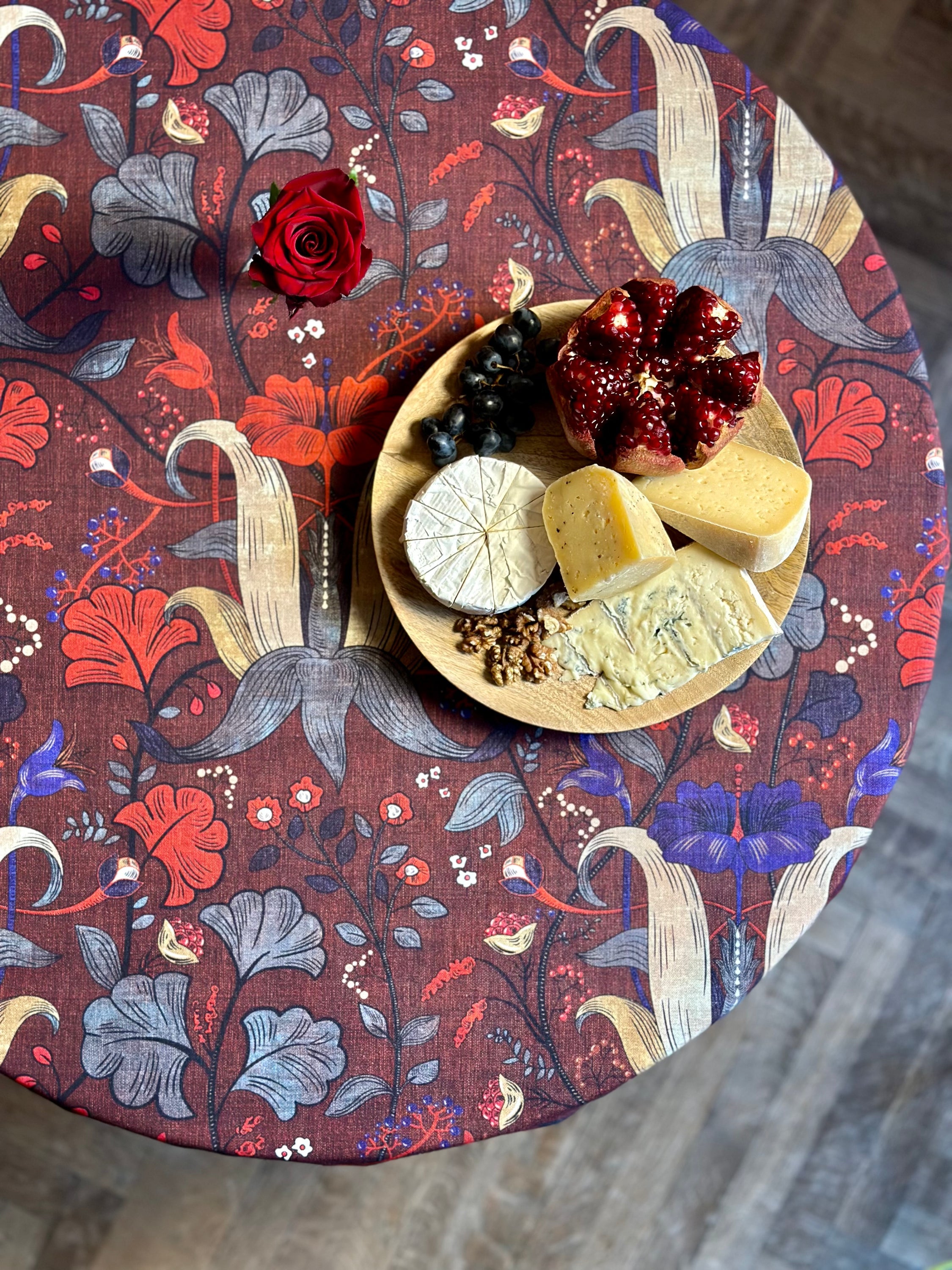 Round Tablecloth, linen-cotton mix, printed | Red drama