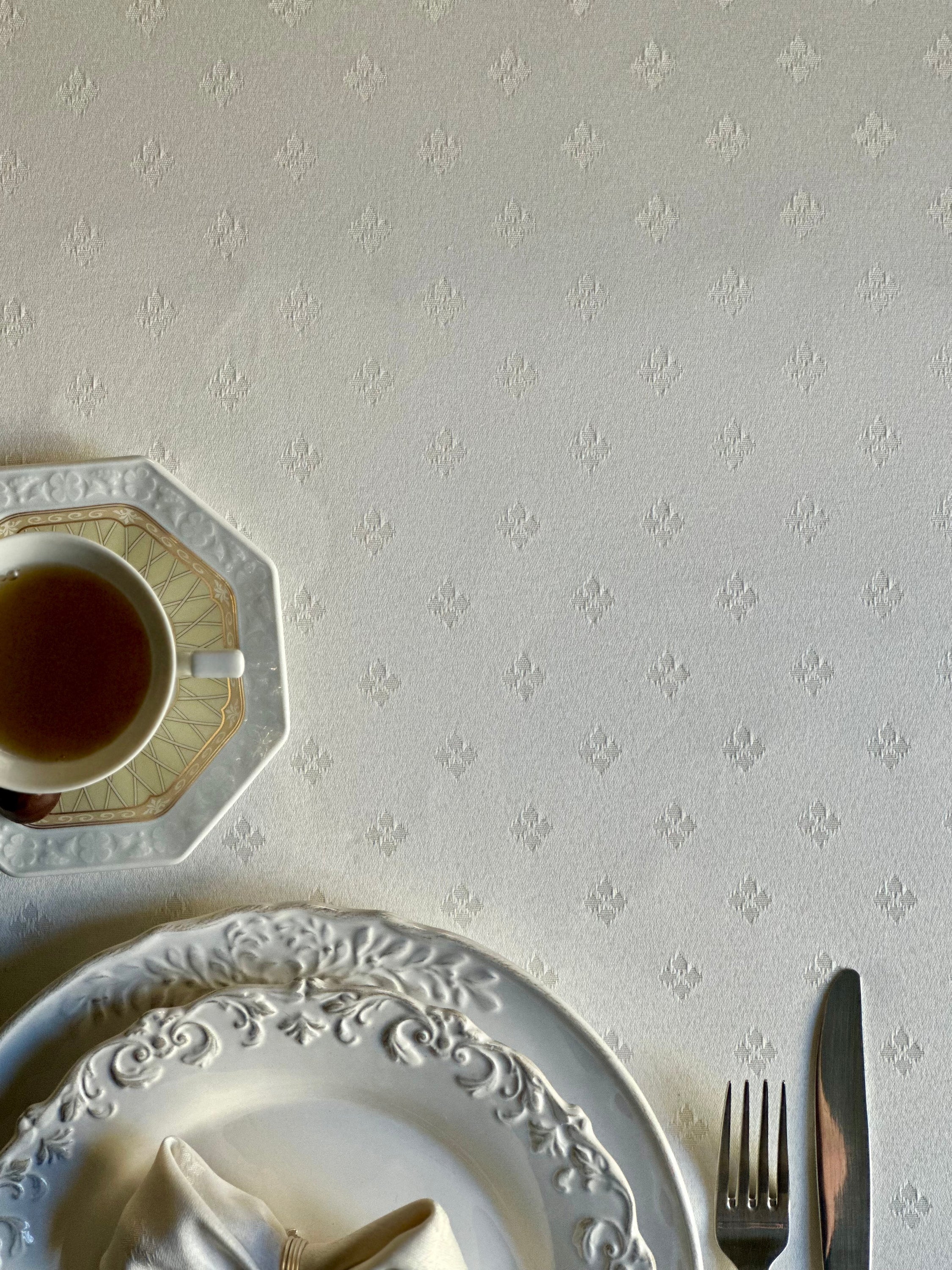 Classic white tablecloth with an ornament, Cotton-Poly mix | Classic