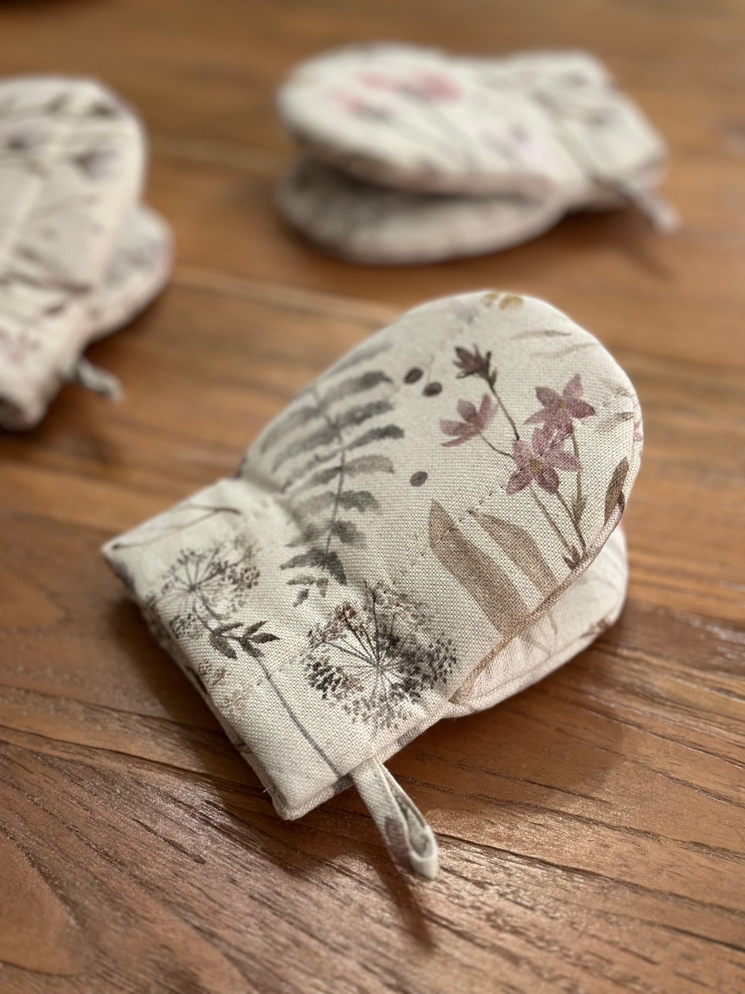 Oven Glove Small with Double Wool Filling,  Linen-Cotton Mix, Printed