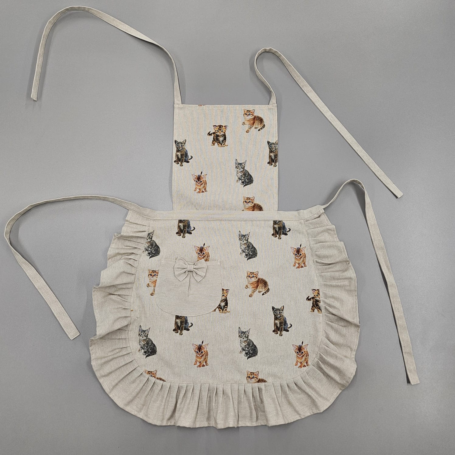 Apron for Woman with Frill and Pocket | Meow