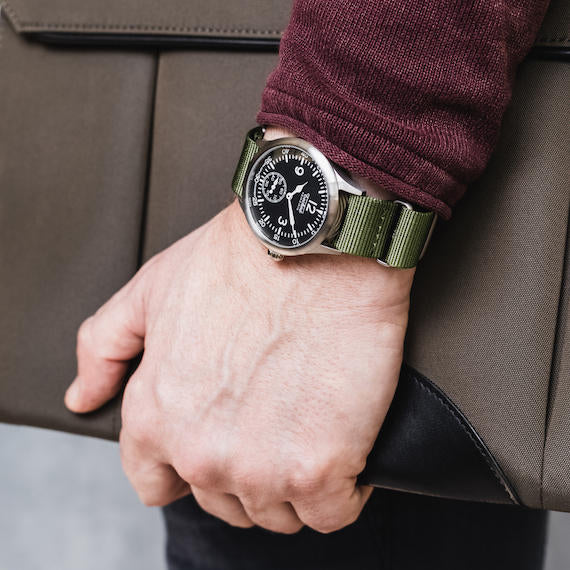 39,5 mm Feldquarzuhr mit Nylon-6-Armband in Olivgrün