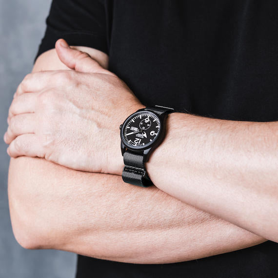 41,0 mm taktische Quarzuhr mit Nylon-6-Armband in Grau