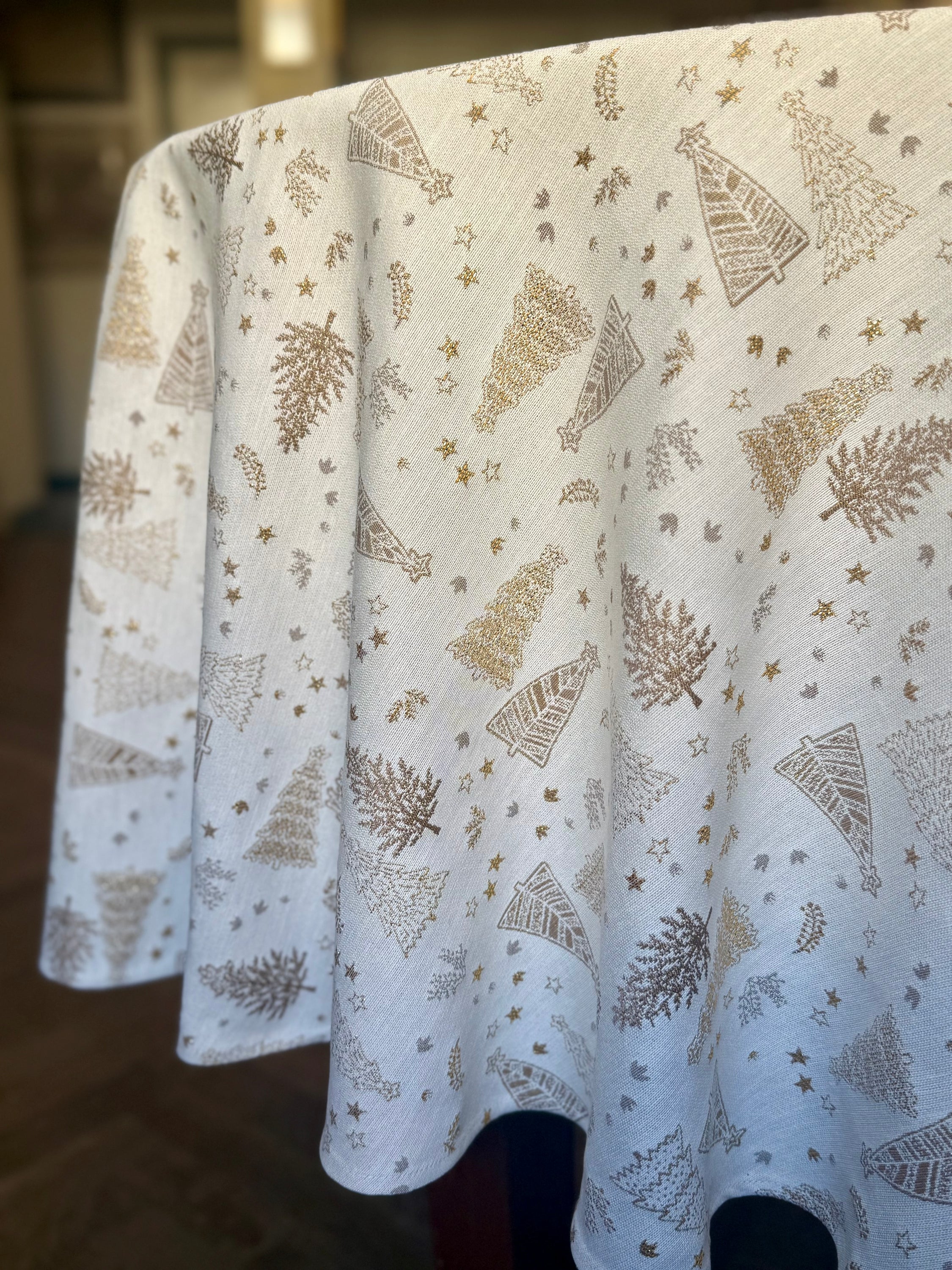 Light Christmas motive Round Tablecloth | Golden Forest