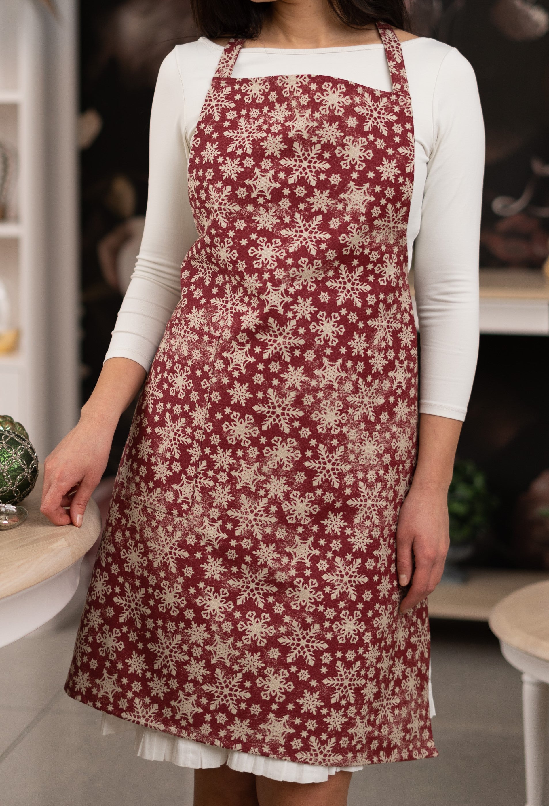 Tablier de Noël rouge pour femme, à imprimé flocons de neige.