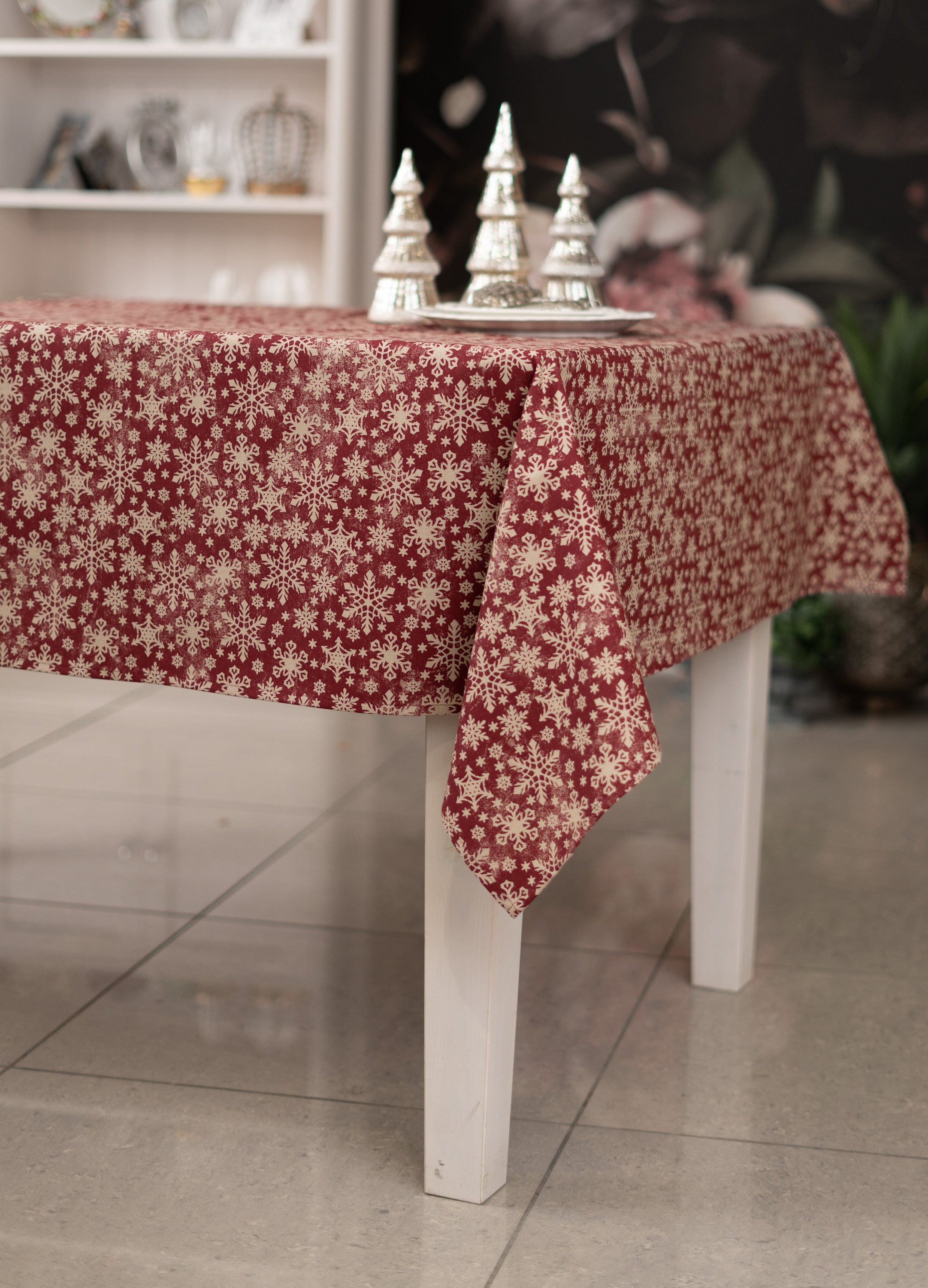 Nappe rouge à motif de Noël avec imprimé flocons de neige