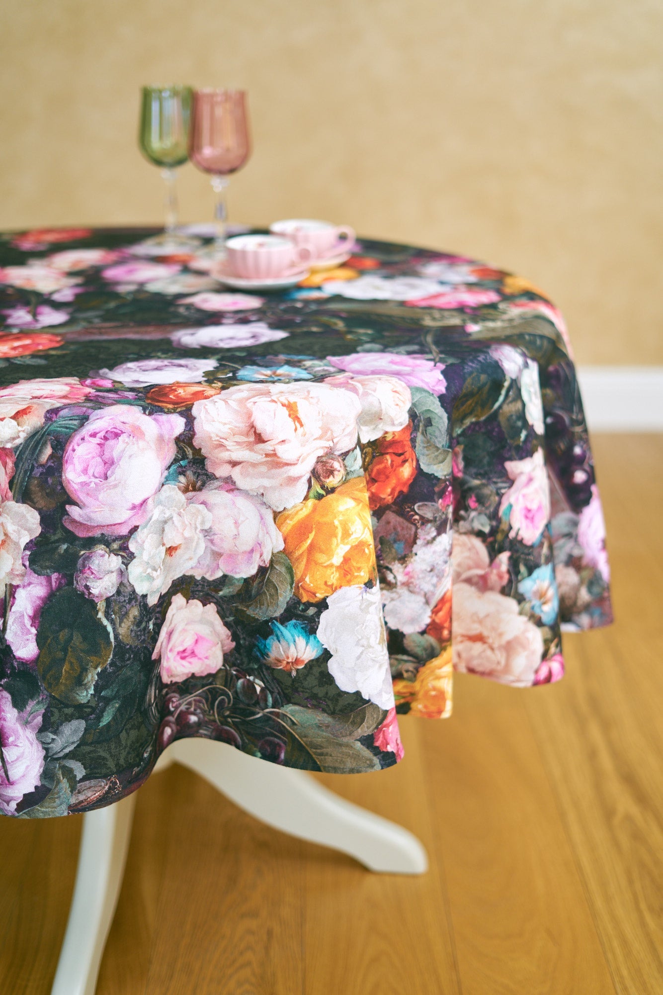 Nappe ronde, imprimé floral foncé 100 % coton | Francine Black