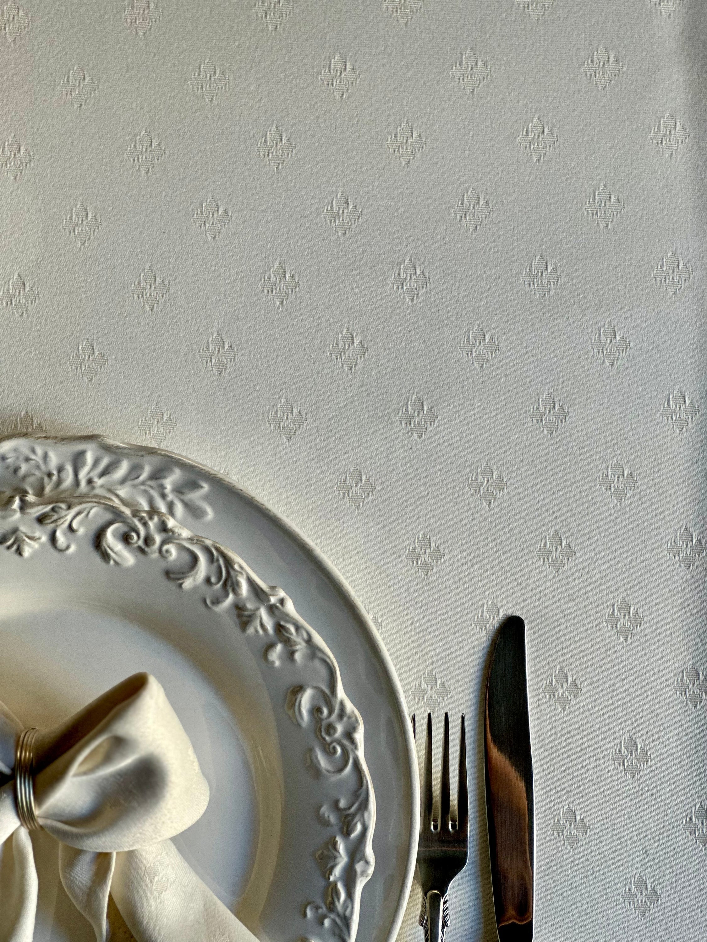 Classic white tablecloth with an ornament, Cotton-Poly mix | Classic