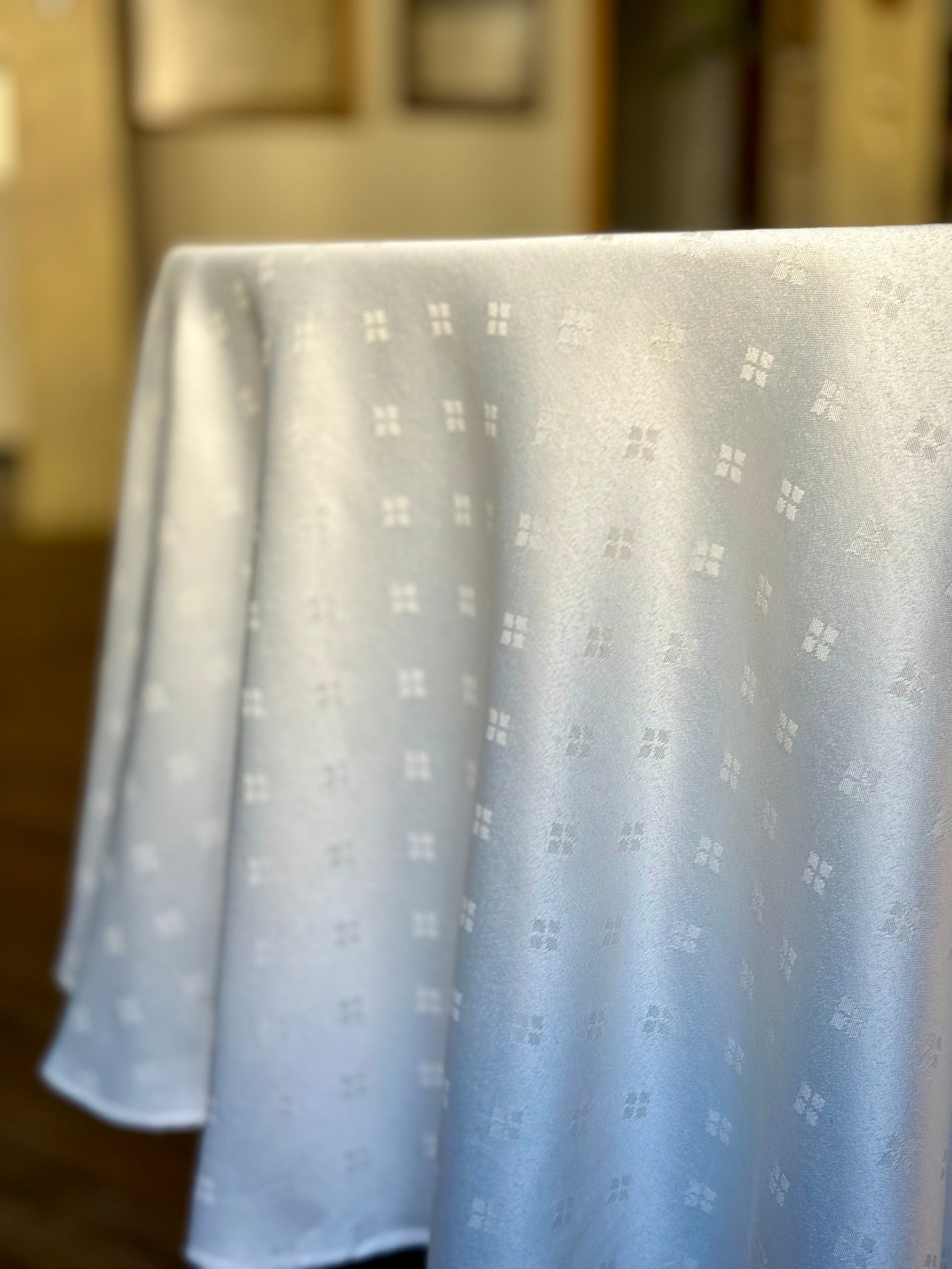 Round Classic white tablecloth with an ornament, Cotton-Poly mix |