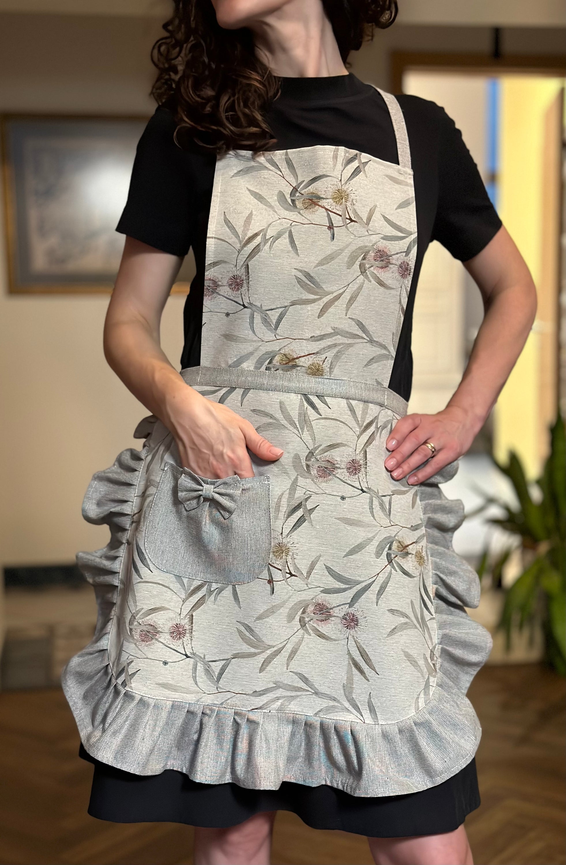 Tablier pour femme avec volant et poche à carreaux | Pipo Fresno