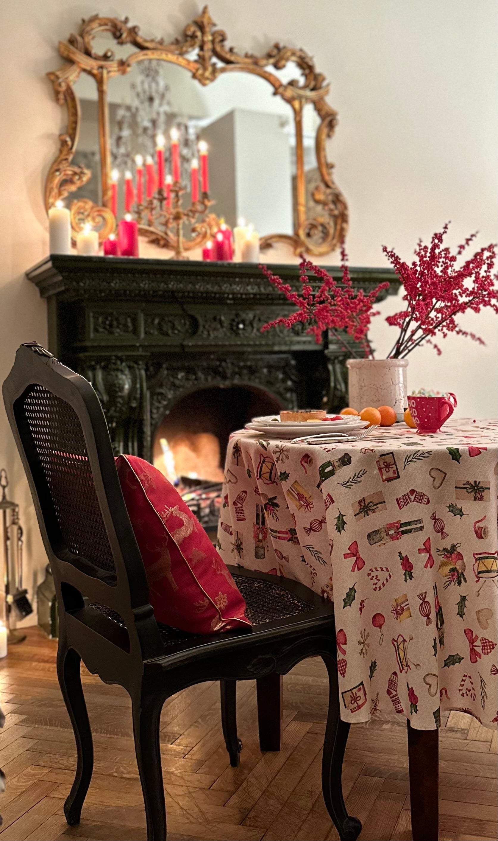 Nappe ronde à motif de Noël, mélange coton-polyester | Histoire de Noël