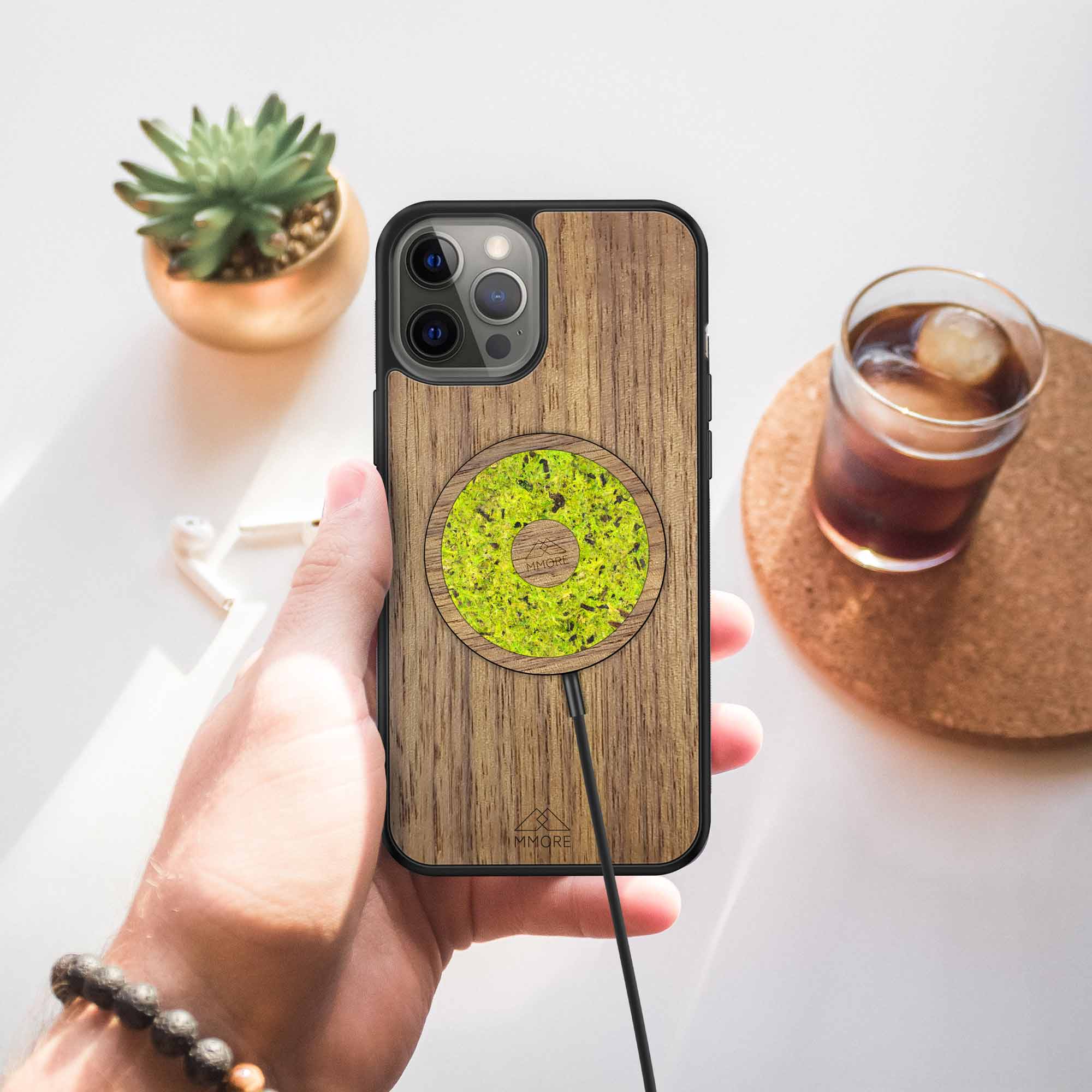 Wireless Charger with Organic and Wood Material