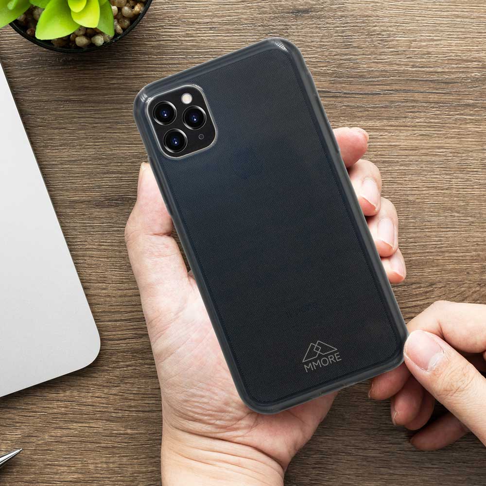 Transparente Handyhülle aus recyceltem Meeresplastik