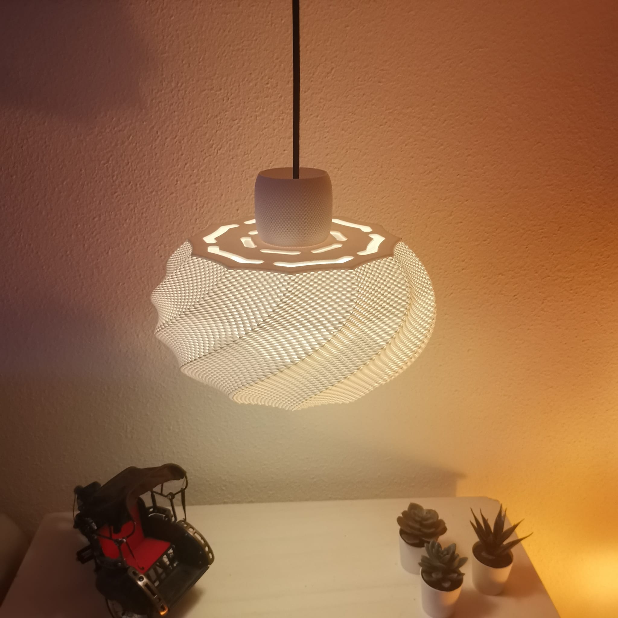 Twist Glow Pendant Lamp