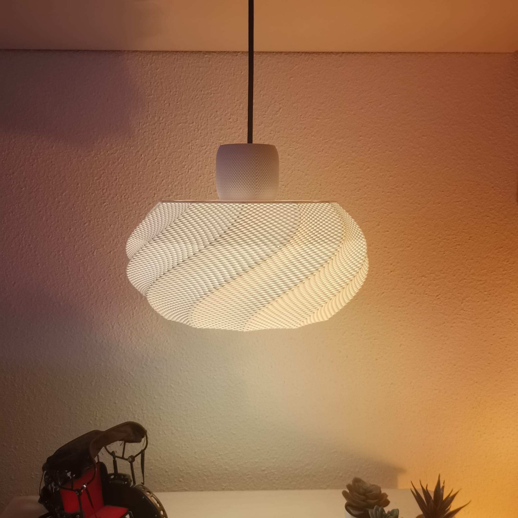 Twist Glow Pendant Lamp