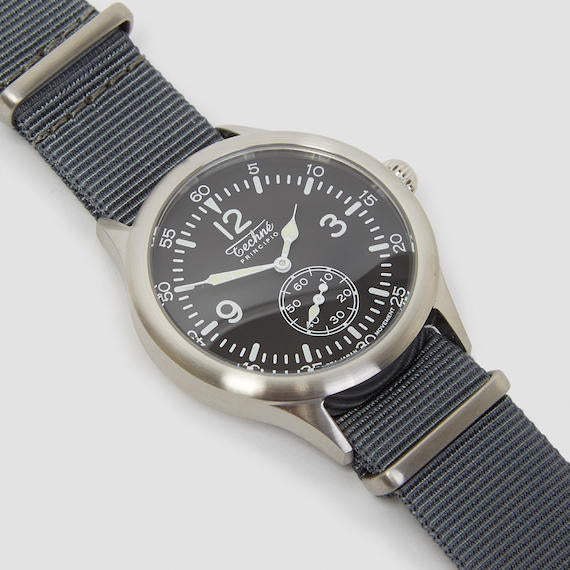 39.5mm field quartz watch with nylon 6 strap in grey colour