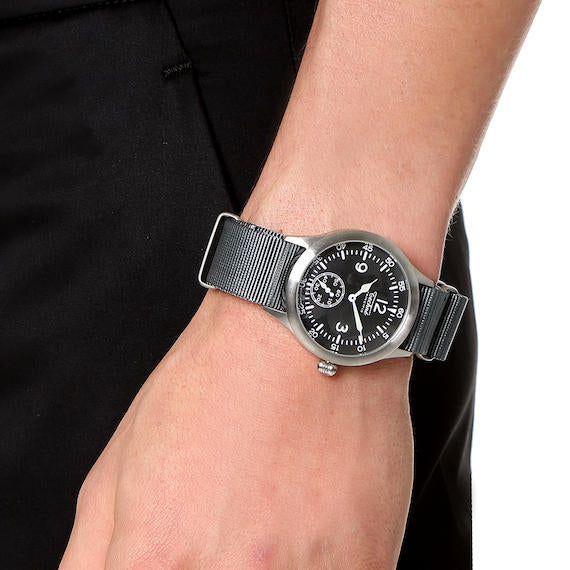 39.5mm field quartz watch with nylon 6 strap in grey colour