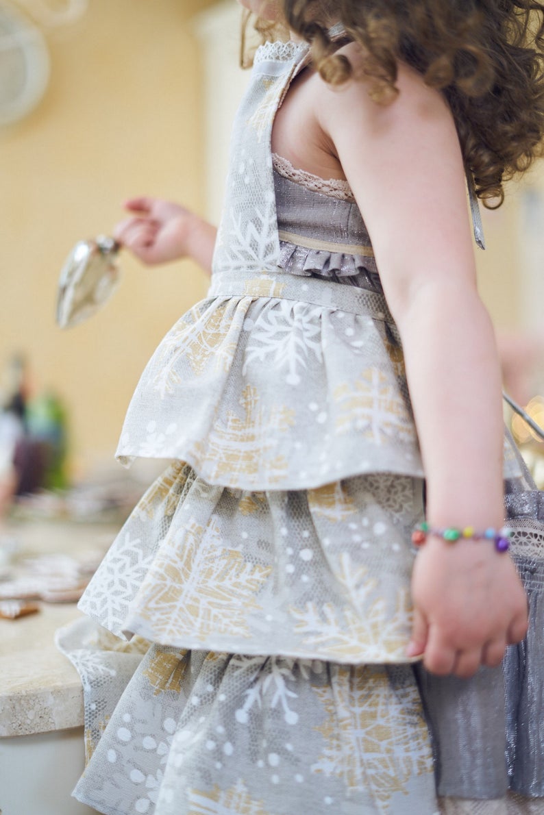 Tablier enfant à motif hivernal avec imprimé flocons de neige, mélange coton-polyester | TeaLu