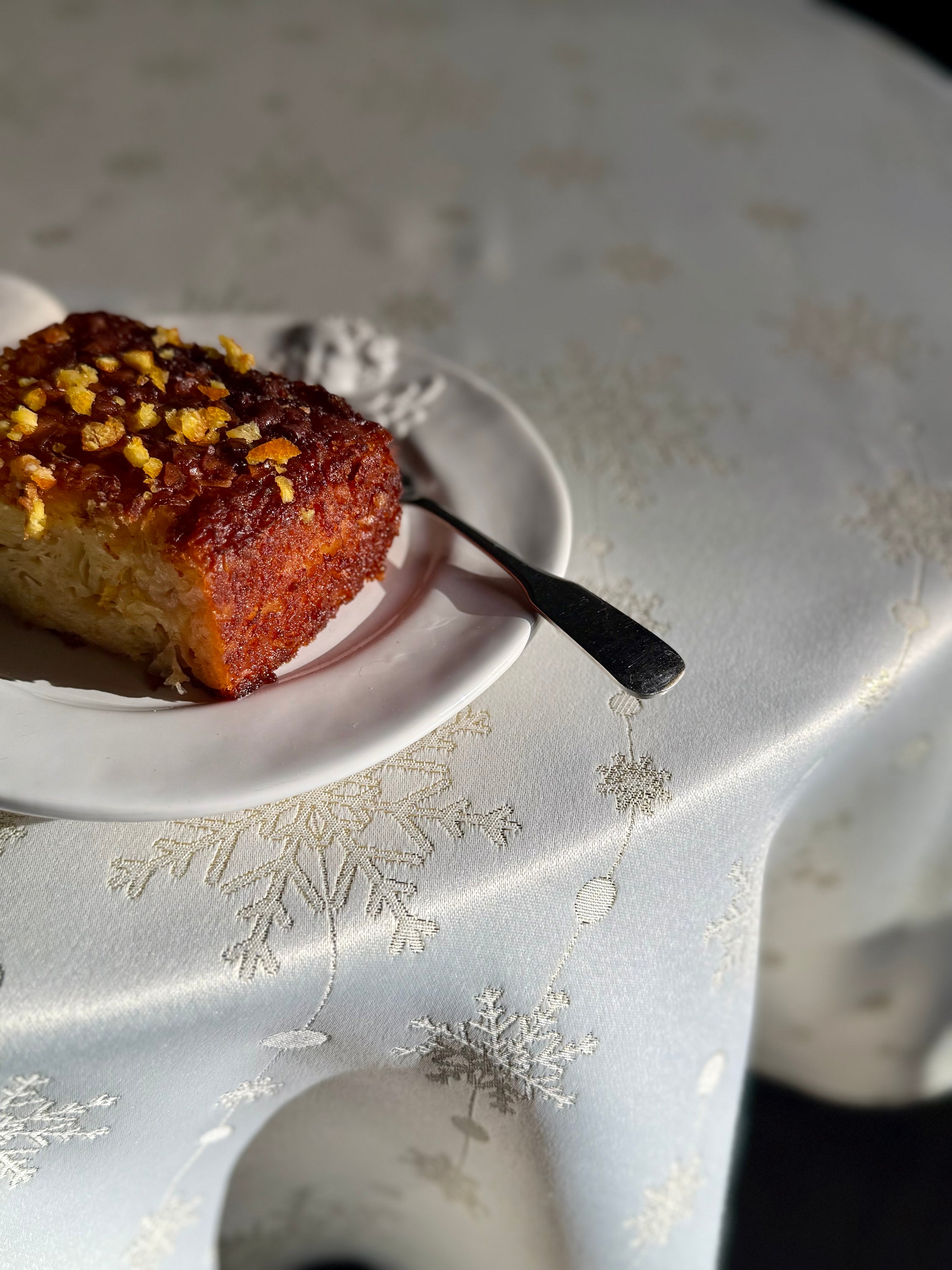 Nappe ronde à motif de Noël | Neige dorée
