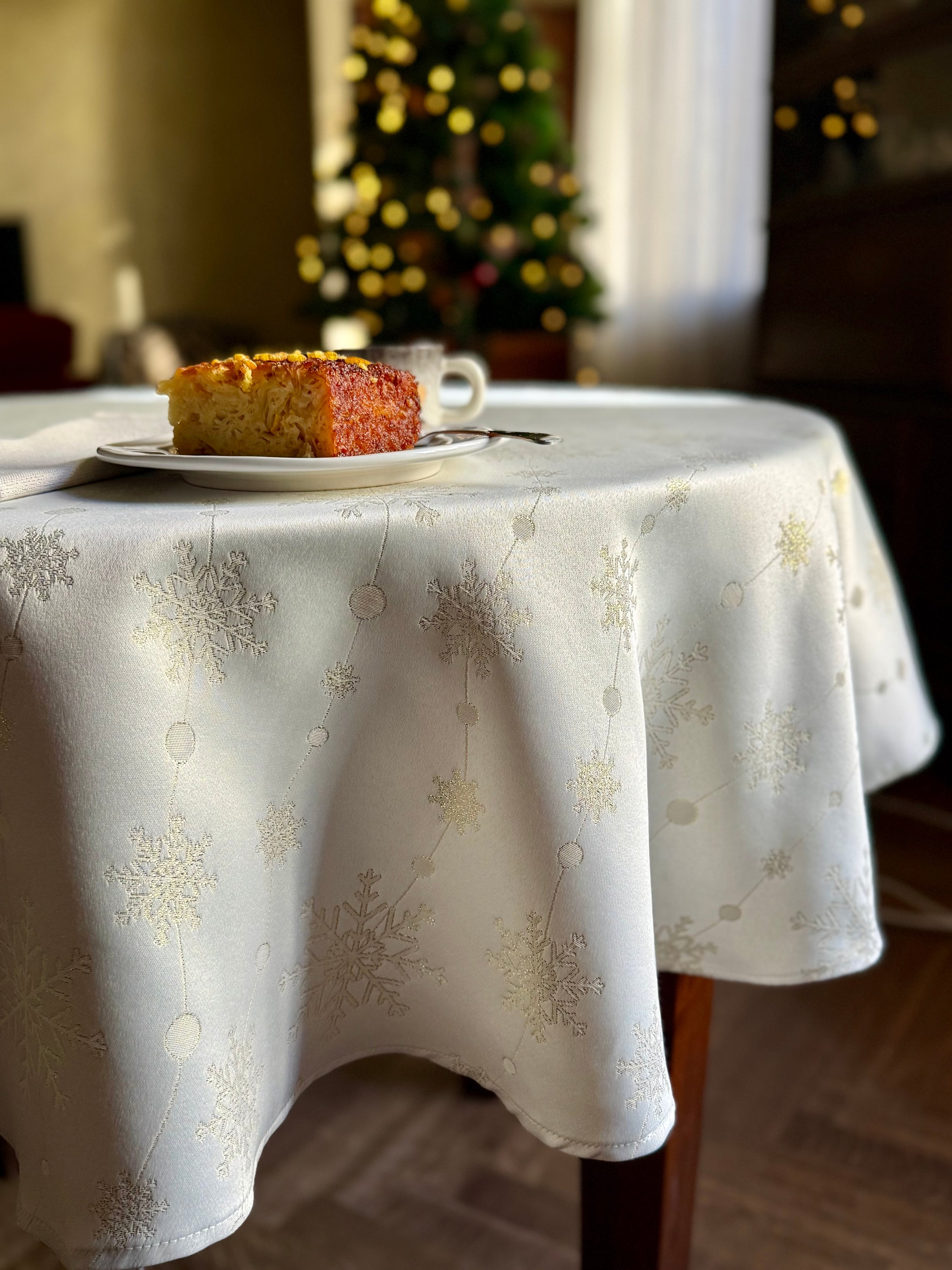 Nappe ronde à motif de Noël | Neige dorée