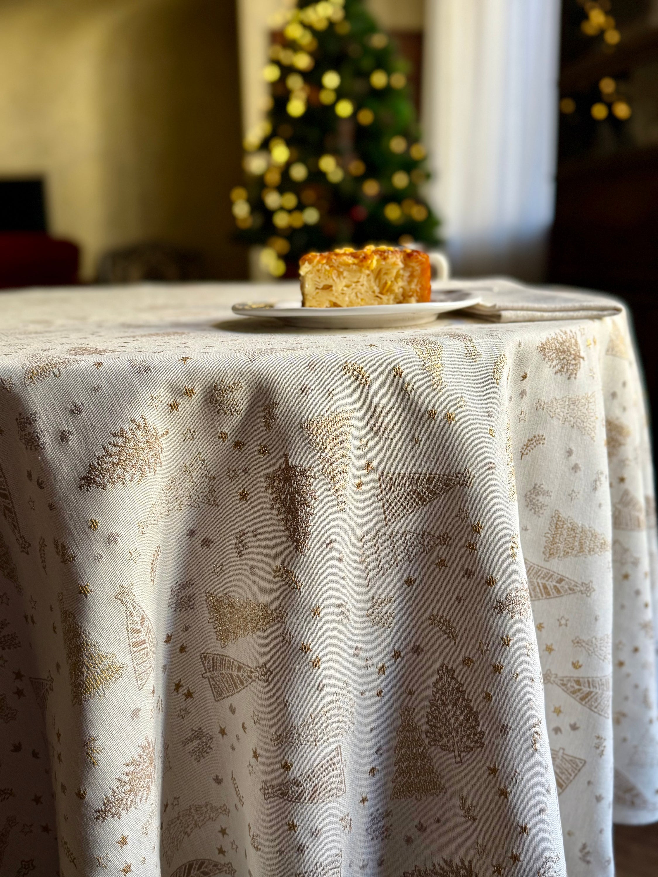Nappe ronde à motif de Noël lumineux | Forêt dorée